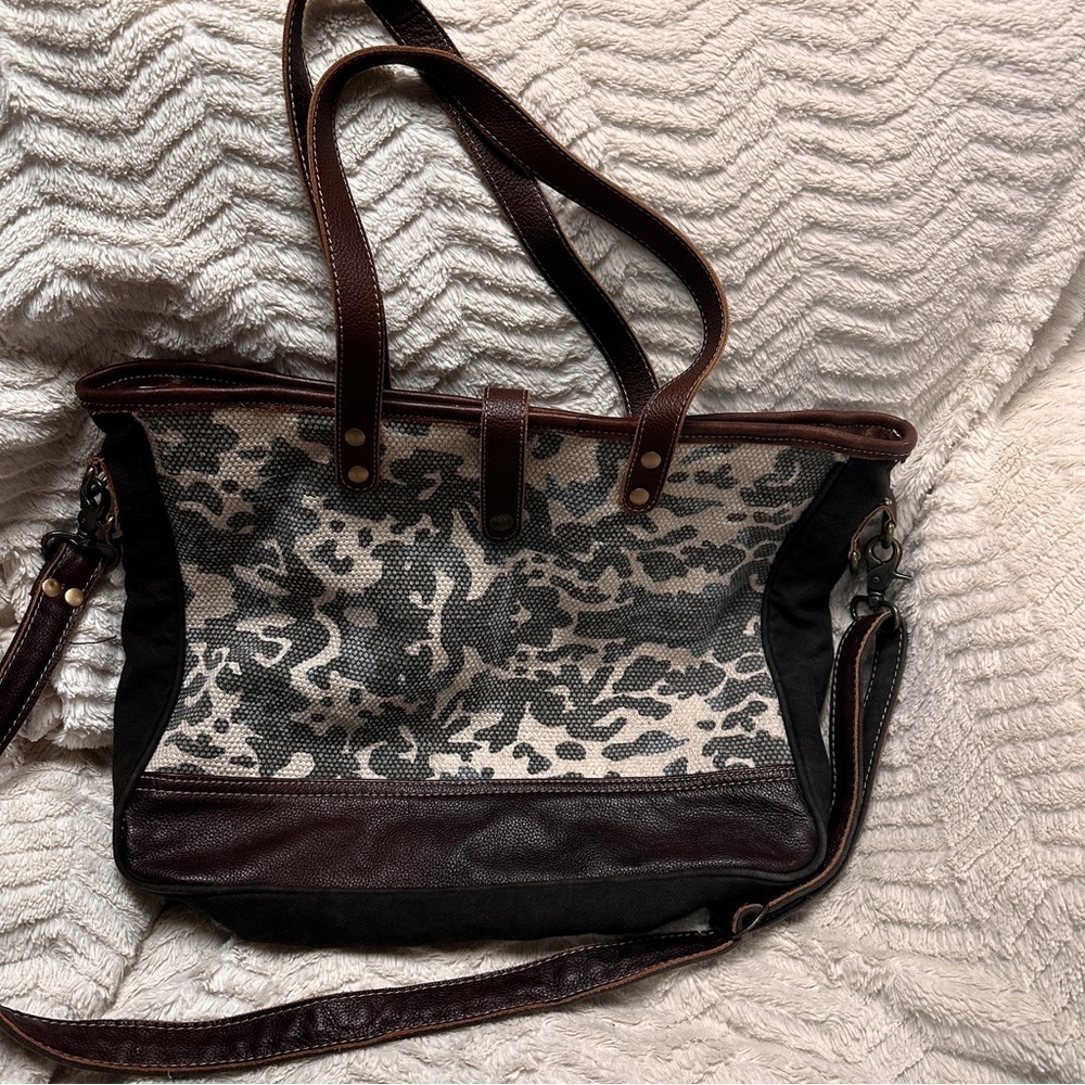 Myra Weekender Bag, Beautiful canvas, tapestry & leather . shoulder & crossbody